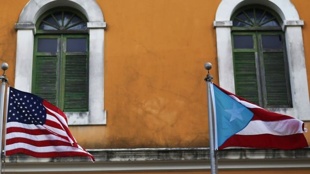 Bandera de Puerto Rico y Estados Unidos