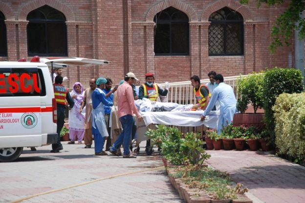 Fire victims are brought to Nishtar hospital in Multan, Pakistan, 25 June