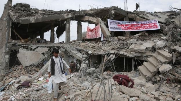 The debris of a market destroyed by a truck bomb in Kabul (13 August 2015)