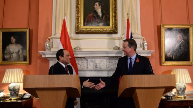 David Cameron shakes hands with Egyptian President Abdel Fattah al-Sisi during their news conference at 10 Downing Street (5 November 2015)