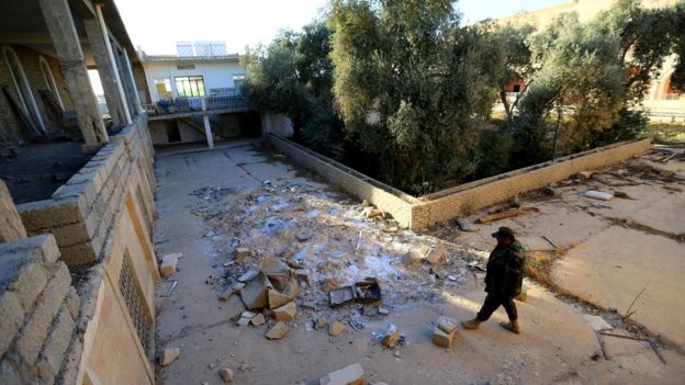 صحف عربية تبرز قانون الحشد العراقي ووفاة كاسترو