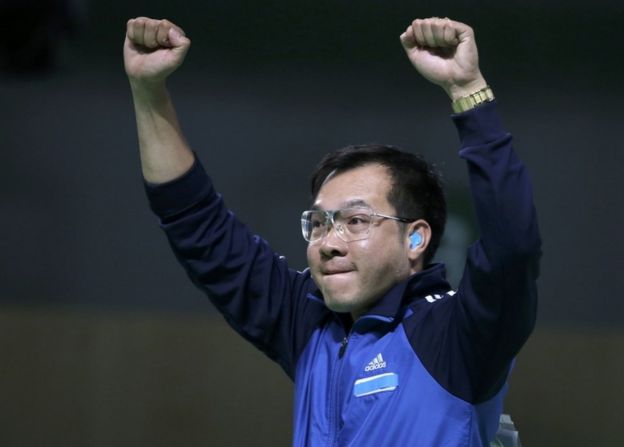Vietnam's Hoang Xuan Vinh celebrates his shooting gold medal