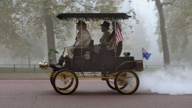 Drivers on the Mall in central London