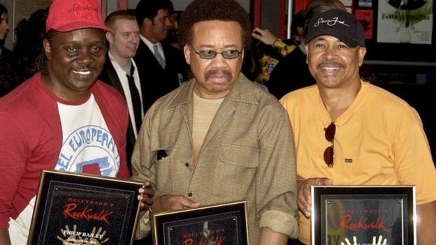 Philip Bailey, (left), Maurice White (centre) and Ralph Johnson, of Earth, Wind & Fire hold up the plaques from their induction at the Hollywood Rock Walk at a ceremony in Los Angeles. (07 July 2003)