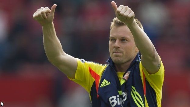 Sebastian Larsson Sunderland Extend Midfielder S Contract Bbc Sport