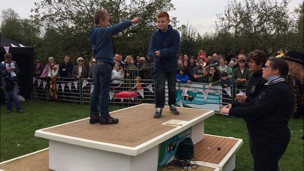 World Conker Champion Crowned In Northamptonshire BBC News