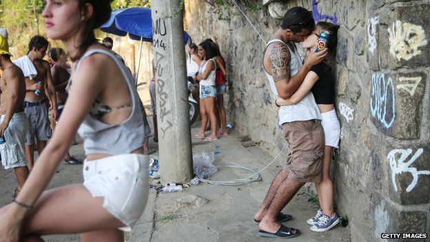 Brazilian Carnival Becomes A Kissing Competition BBC Newsbeat