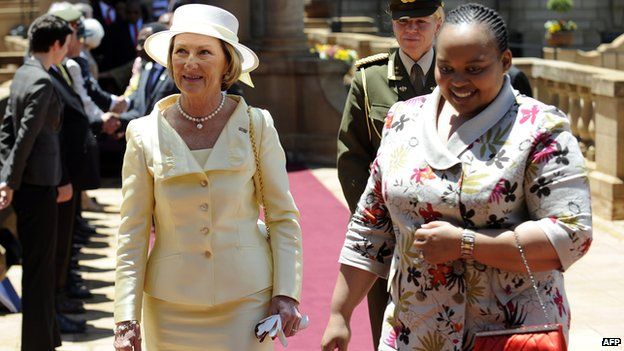 Queen Sonja (L) of Norway and Nompumelelo Mantuli Zuma, wife of South African President Jacob Zuma, attend a function on 24 November 2009 during a state visit at Union Buildings in Pretoria