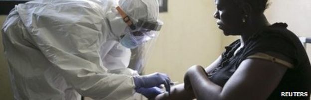 A health worker attends to a patient at the maternity ward in the government hospital in Koidu, Kono district in eastern Sierra Leone, December 20, 2014