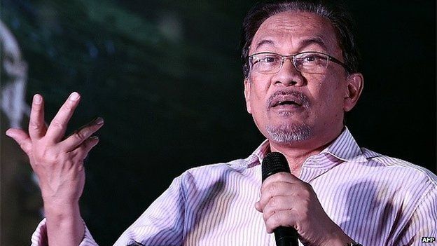 Malaysian opposition leader Anwar Ibrahim gestures while addressing his supporters at a gathering in Kuala Lumpur on February 9, 2015