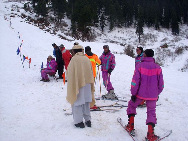 People on skis