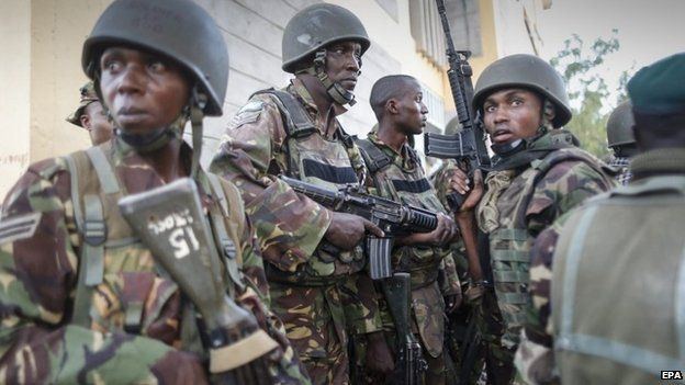 Kenyan troops preparing to sweep Garissa campus, 2 April 2015
