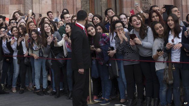 Kardashian fans wait for their arrival before a meeting with Prime Minister Hovik Abrahamyan (9 April)