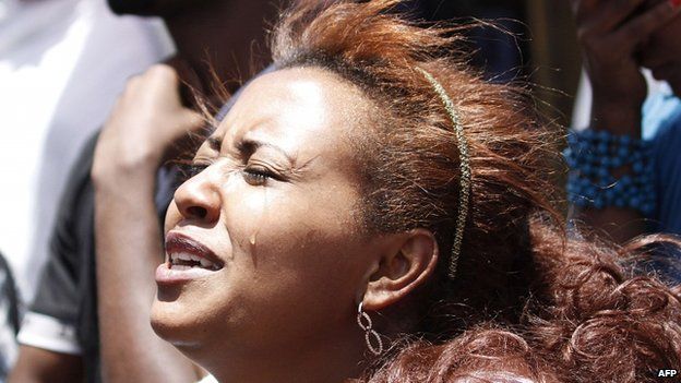 An Ethiopian woman mourns relatives and friends killed in Libya by Islamic State (21 April 2015)