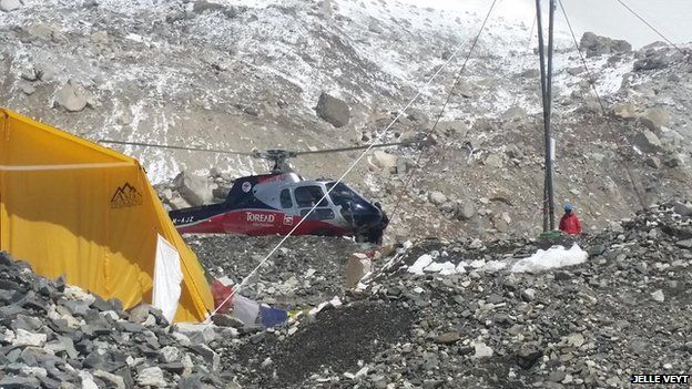 Helicopter rescue mission on Everest after the Nepal earthquake, 27 April 2015