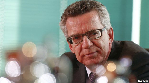 German Interior Minister Thomas de Maiziere arrives for a cabinet meeting at the Chancellery in Berlin April 29, 2015