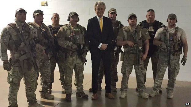 Geert Wilders with police at Garland, Texas, on 4 May 2015