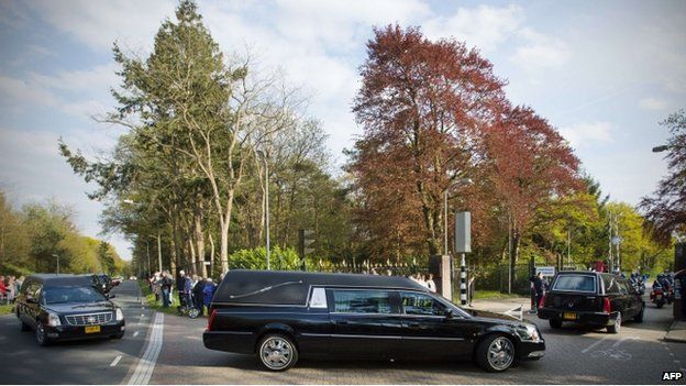 Cortege carrying remains of MH17 victims in the Netherlands (2 May)