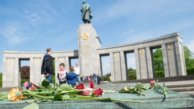 Flowers laid at the Soviet War Memorial in Berlin's Tiergarten district on 8 May 2015