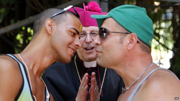 Symbolic gay wedding celebrated during Havana gay pride