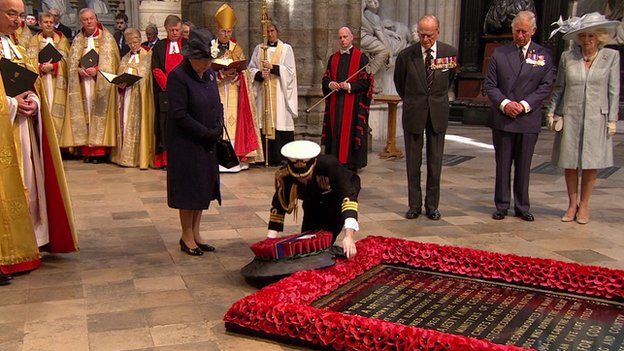 The Queen watched as a wreath was laid at the Grave of the Unknown Warrior