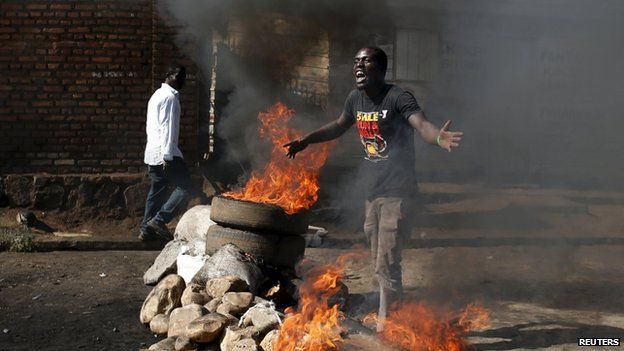 Protesters opposed to the president are still on the streets of Bujumbura, 14 May