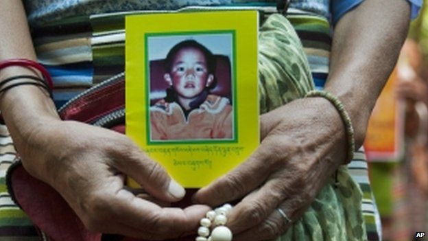 A member of the exiled Tibetan Women Association carries a portrait of Gedhun Choekyi Nyima, the 11th Panchen Lama, at a protest in Delhi (17 May 2015)