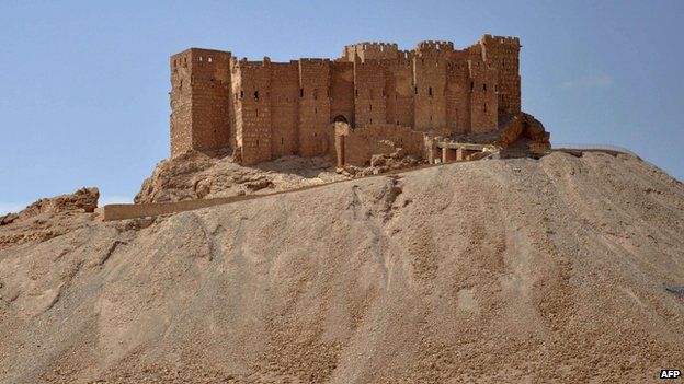 A general view taken on 18 May, 2015 shows the castle of the ancient Syrian city of Palmyra, a day after Islamic State fired rockets into the city and killing five people
