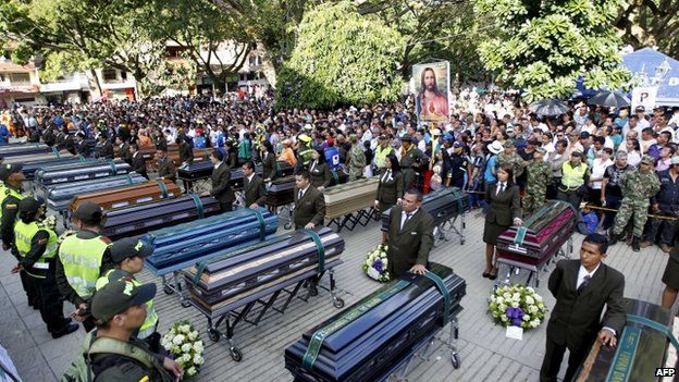 Relatives attend a mass burial for 33 victims of a recent landslide in Salgar, Colombia May 21, 2015.