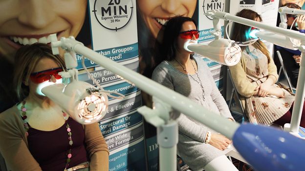 Express teeth whitening in London, 2013