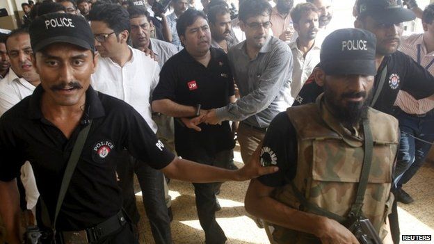 Police and Federal Investigation Agency (FIA) officials escort Axact CEO Shoaib Sheikh (centre) on 27 May 2015