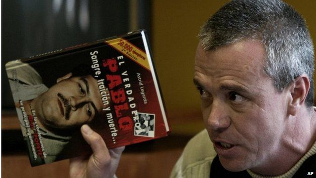 John Jairo Velasquez gives his testimony while holding a book titled "The True Pablo, Blood, Treason, and Death" during the trial against Alberto Santofimio Botero in Bogota on 27 June, 2006
