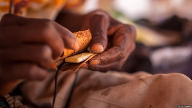 The making of a Mouride amulet