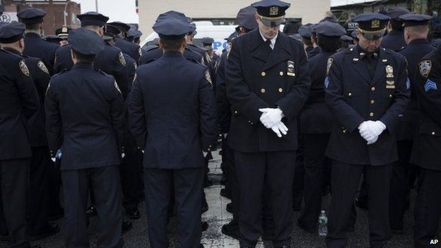 Some police officers turn their backs in sign of disrespect as Mayor Bill de Blasio