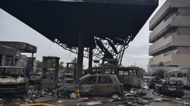 Destroyed vehicles at the scene of a petrol station fire in Accra, Ghana, 04 June 2015