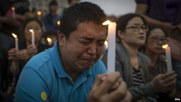 Locals and relatives of the victims hold a candlelight vigil for the victims on the cruise ship Dong Fang Zhi Xing, which capsized in the Yangtze River, in Jianli county, Hubei province, China, 04 June 2015