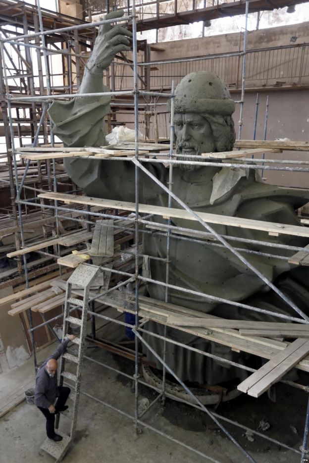 Russian artist Salavat Scherbakov presents model for monument of Grand prince of Kiev, Vladimir the Great