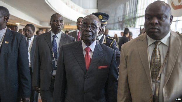 Zimbabwe's Robert Mugabe arrives in South Africa for an AU summit