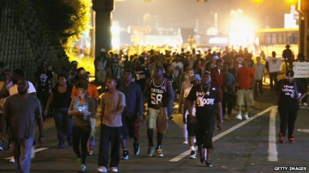 Demonstrators in Ferguson (17 August 2014)