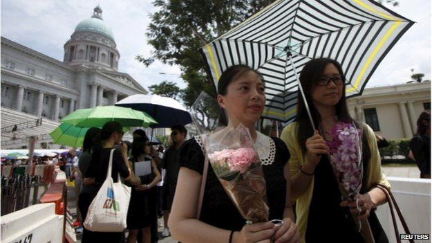 Lee Kuan Yew: Huge queue to view founder lying in state - BBC News