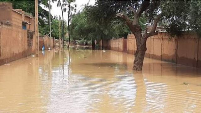 Hotunan Yadda Ambaliyar Ruwa Ta Raba Mutane Da Gidajensu A Jamhuriyar