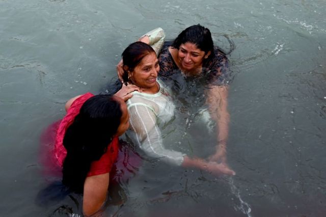 Covid India Sungai Suci Gangga Kini Jadi Kuburan Banyak Korban Covid