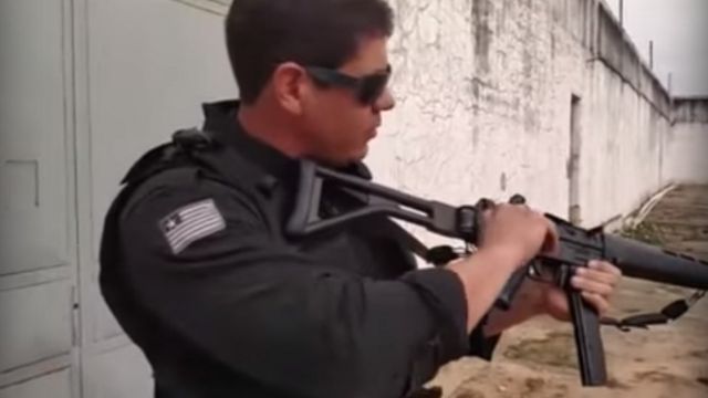 V Timas Das Pr Prias Armas A Tr Gica Pol Mica Que Divide Policiais E