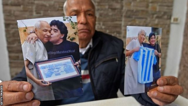Ali Bin Nasser wahoze ari umusifuzi, afite amafoto ya Maradona