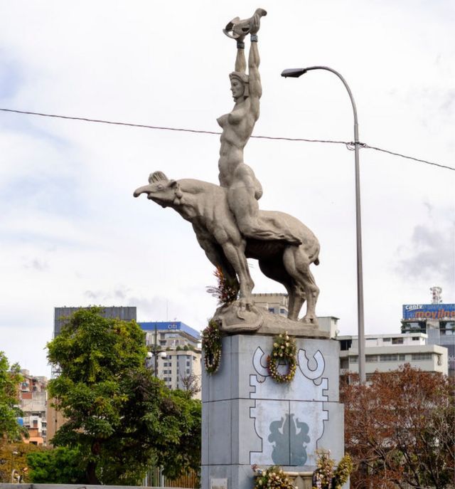 La polémica desaparición de la estatua de la diosa María Lionza que