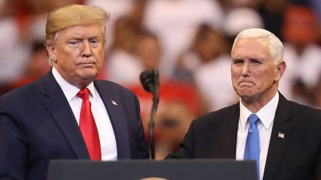 الرئيس الأمريكي السابق دونالد ترامب مع نائبه مايك بنس