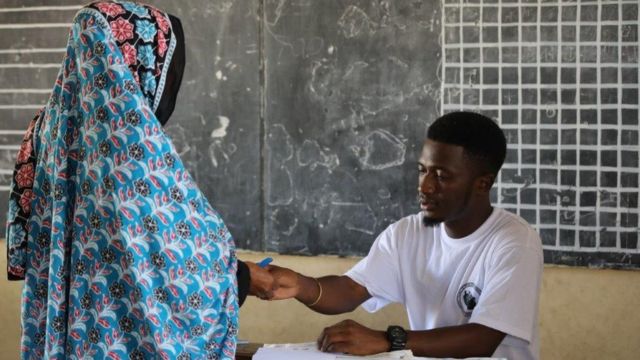 Umuturage urimo gutora muri Tanzania ku itariki ya 28/10/2020