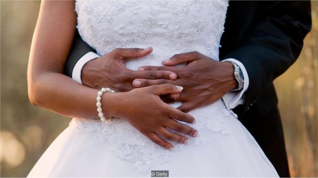 As melhores épocas do ano para noivar casar ter filhos e se divorciar BBC News Brasil