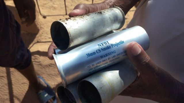 عبوات فارغة لغاز مسيل للدموع