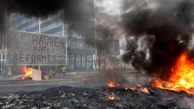 حرق إطارات من مظاهرات الأسبوع الماضي